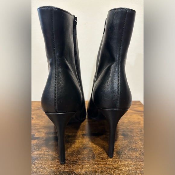 - Journee Collection Women’s Silvy Black Heeled Ankle Bootie NWT Size 9.5 - Picture 5 of 10